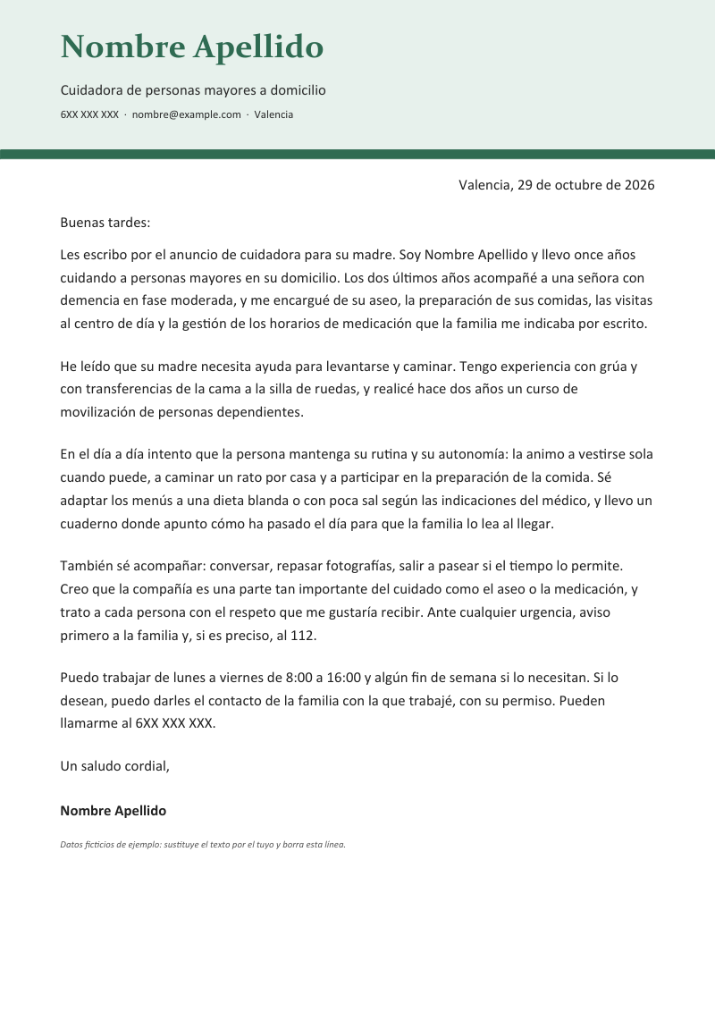 Vista previa de la plantilla «Carta de presentación de cuidador/a de personas mayores»: una carta de una página con banda suave a sangre con el nombre en tipografía de remate, el titular y el contacto, y una línea de color oscuro debajo, en verde salvia, sobre fondo blanco y con datos de ejemplo.