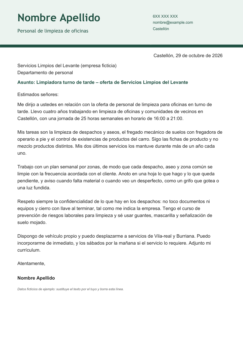 Vista previa de la plantilla «Carta de presentación de personal de limpieza»: una carta de una página con cabecera a sangre en color suave con el nombre en tipografía redondeada y el contacto a la derecha, y una franja oscura debajo, en verde y ámbar, sobre fondo blanco y con datos de ejemplo.