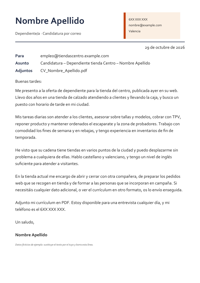 Vista previa de la plantilla «Correo para enviar el currículum»: un correo de una página con nombre grande y titular a la izquierda y, a la derecha, una ficha de contacto sombreada con un filete de color en el lateral, en azul tinta y naranja, sobre fondo blanco y con datos de ejemplo.