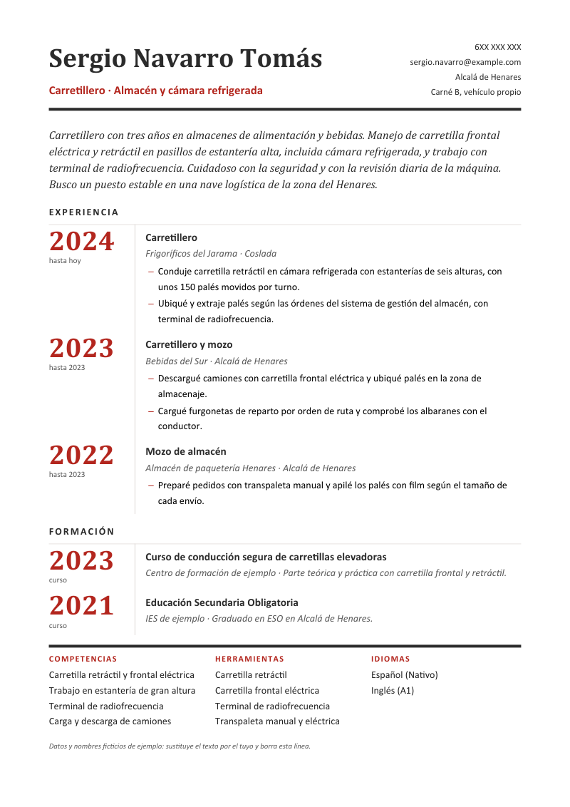 Vista previa del currículum de ejemplo de carretillero con datos ficticios, en un diseño cronológico, con el año de inicio de cada etapa en tamaño grande en una columna a la izquierda y tres listas cortas al pie, en grafito y rojo.