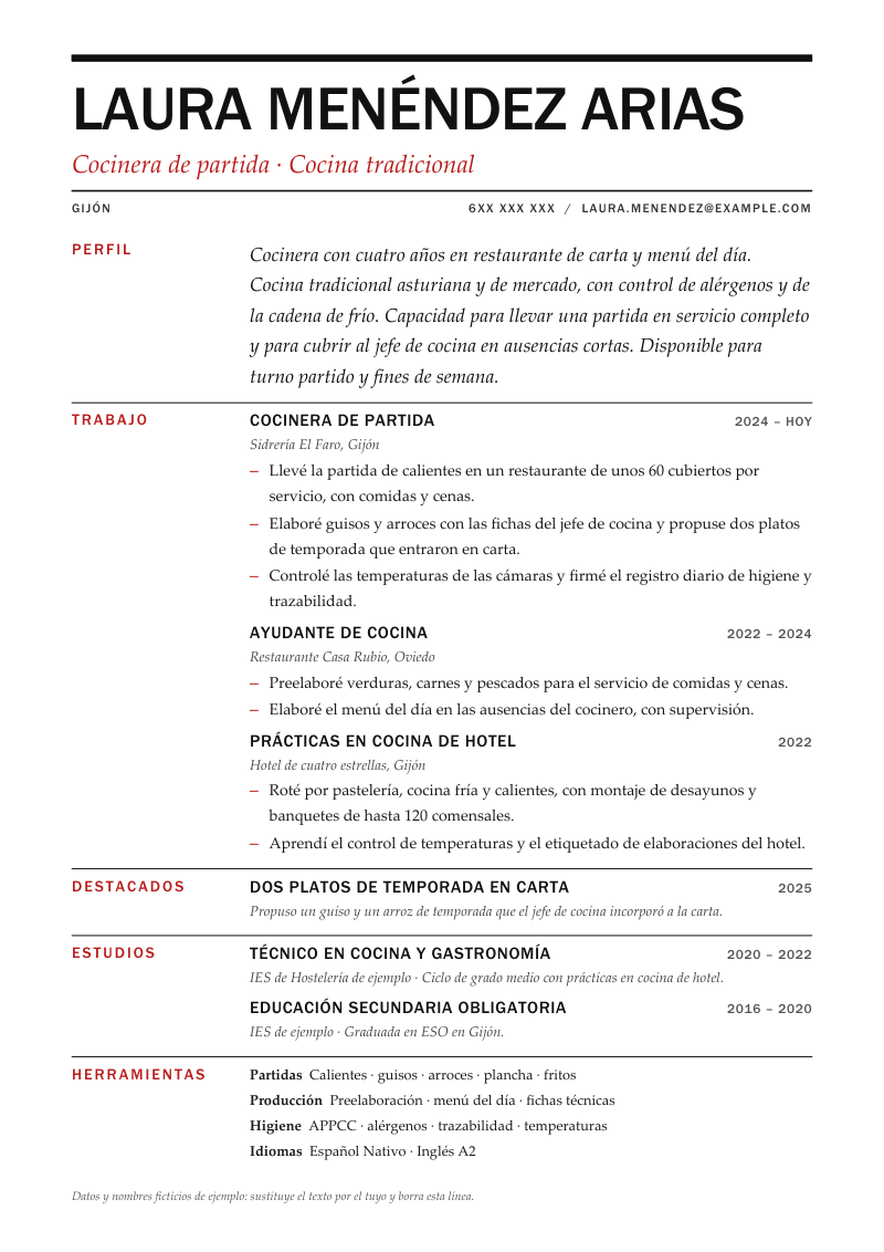 Vista previa del currículum de ejemplo de cocinero o cocinera con datos ficticios, en un diseño tipográfico, con el nombre en grandes mayúsculas y cada sección con su etiqueta en una columna a la izquierda, separadas por filetes, en negro y rojo.