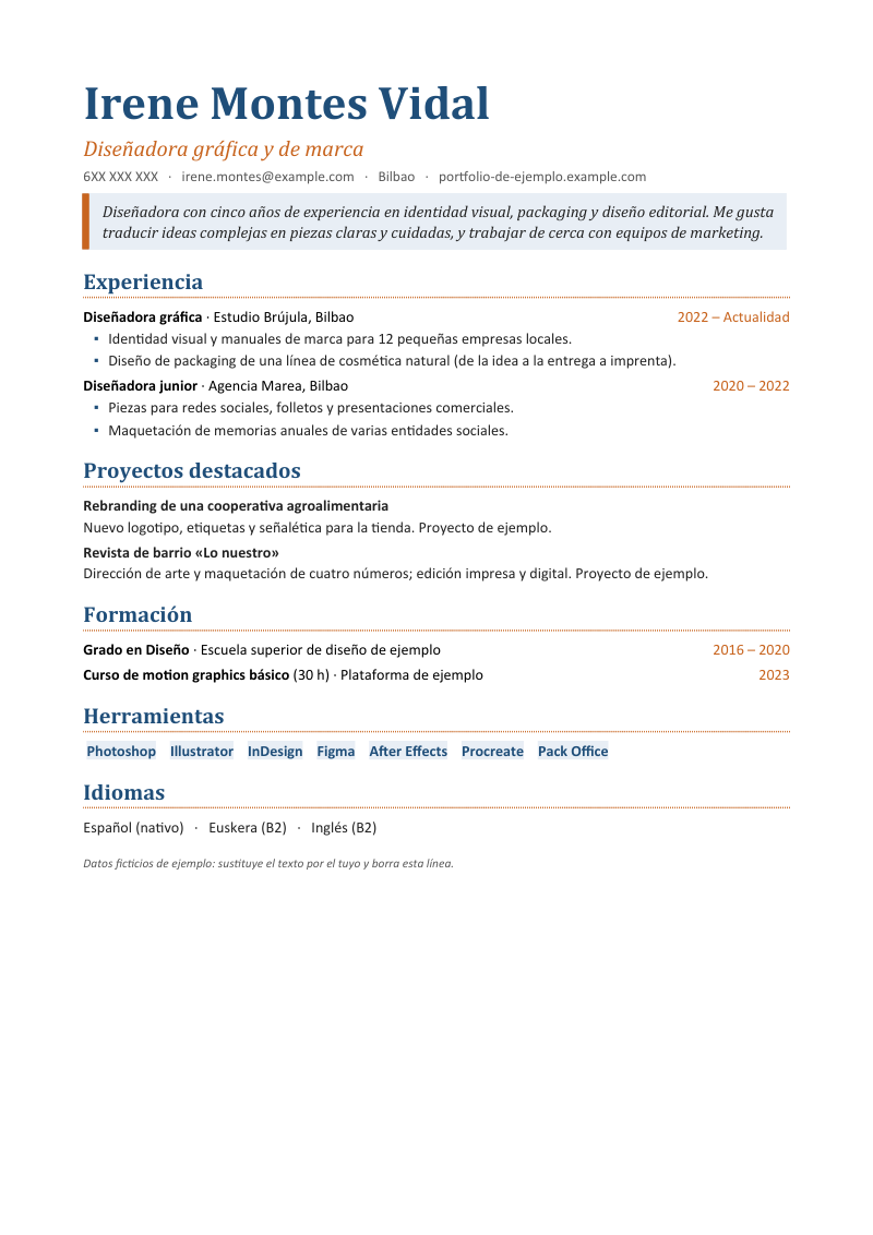 Vista previa de la plantilla creativa suave: nombre grande en Cambria con el titular en un segundo color, perfil en un recuadro con barra lateral, secciones de experiencia, proyectos destacados y formación, y herramientas en etiquetas de fondo claro
