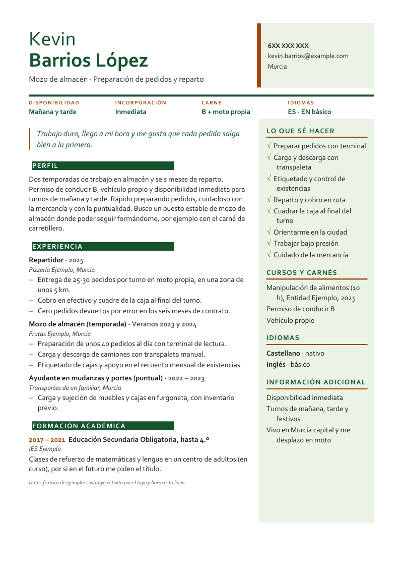 Vista previa del currículum de ejemplo «Currículum sin estudios»: diseño Cuaderno en verde bosque con acentos ámbar: nombre en dos tonos con ficha de contacto, fila de datos rápidos, títulos en bandas de color y una columna lateral de habilidades con marcas. Con datos ficticios y los apartados perfil, experiencia, cursos y carnés, formación académica, idiomas y información adicional.