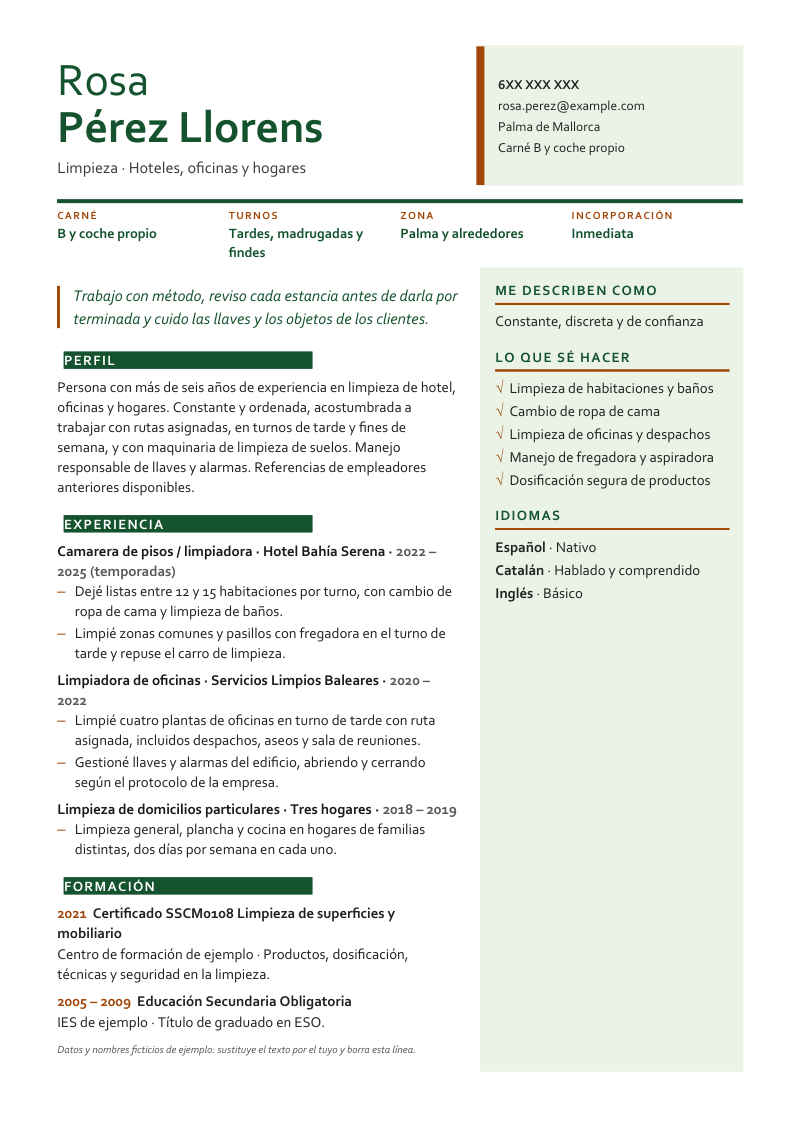 Vista previa del currículum de ejemplo de limpiador o limpiadora con datos ficticios, en un diseño de dos columnas, con el nombre en dos tonos, ficha de contacto, cuatro datos rápidos de disponibilidad y una columna lateral de habilidades con marcas, en verde bosque y ocre.
