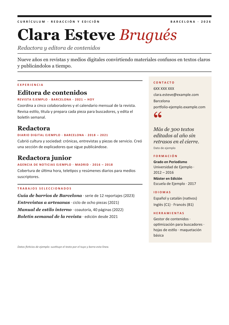 Vista previa de la plantilla editorial: filete negro grueso y cabecera pequeña en mayúsculas, nombre en Georgia negra con el apellido en cursiva roja, entradilla entre dos filetes y dos columnas: la ancha con titulares de puesto en serif y la estrecha sobre fondo crema con contacto, una cita destacada, formación e idiomas